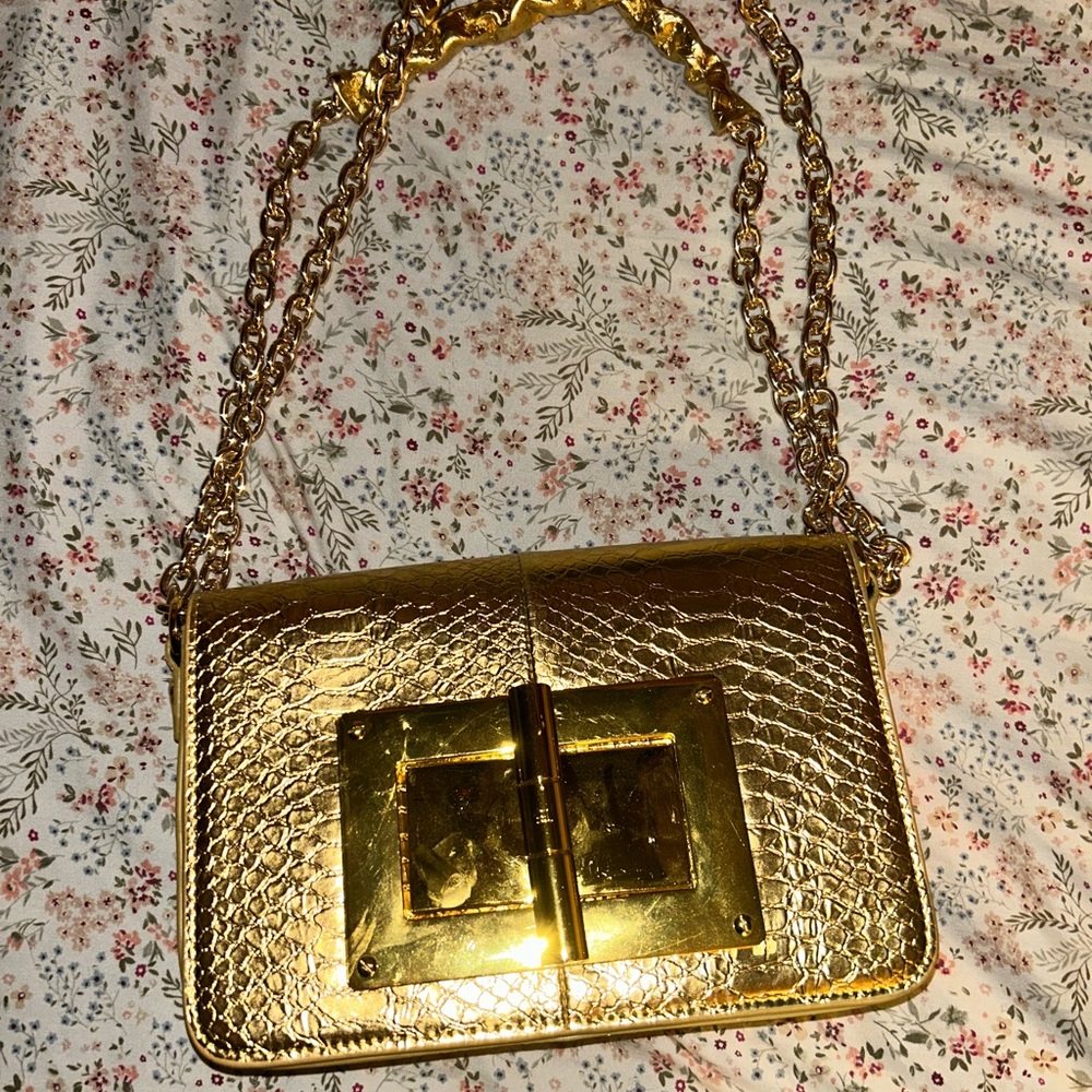 Gold Textured Handbag with Chain Strap